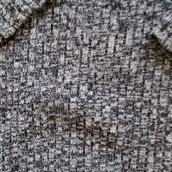 Black and white Sweater - Picture 3 of 3